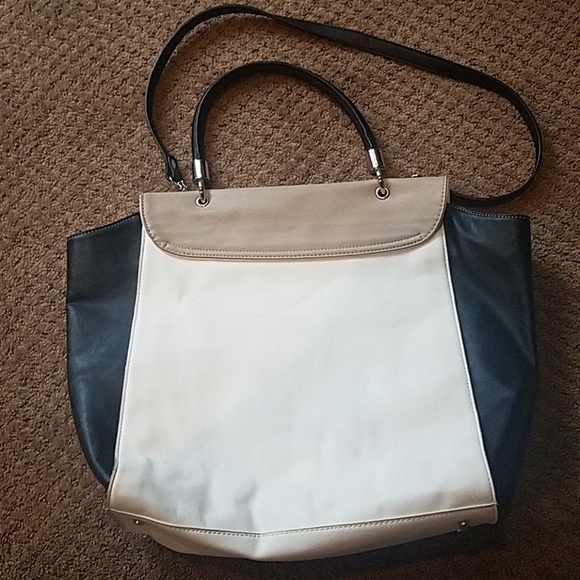 Handbag - Picture 2 of 6